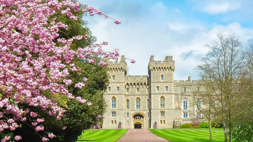 Windsor Castle and Hampton Court Palace Tour Guide